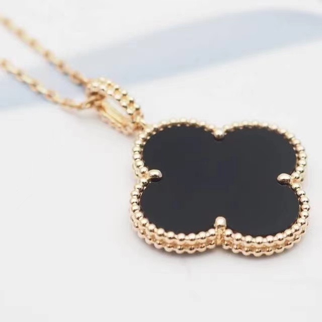 Van Cleef & Arpels pendant necklace