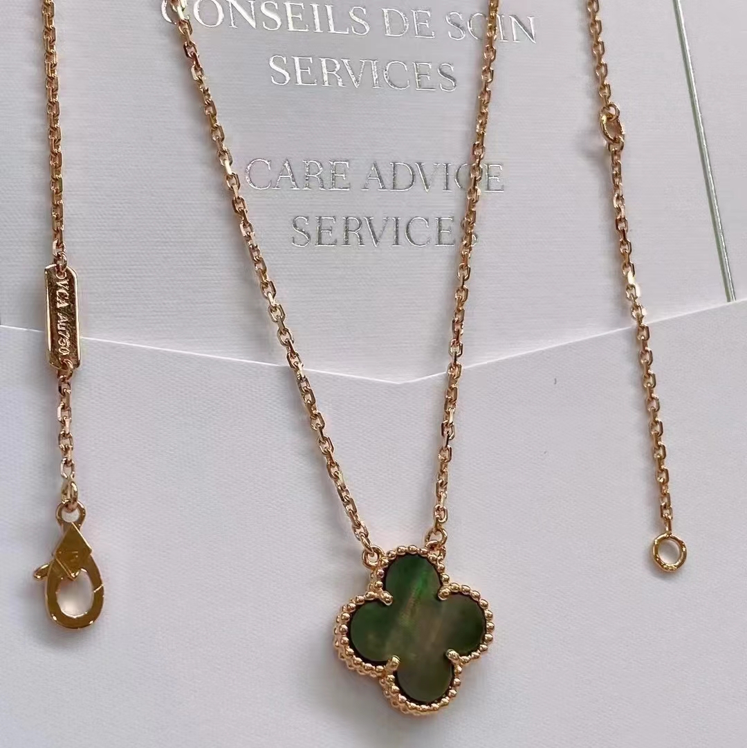 Van Cleef & Arpels pendant necklace