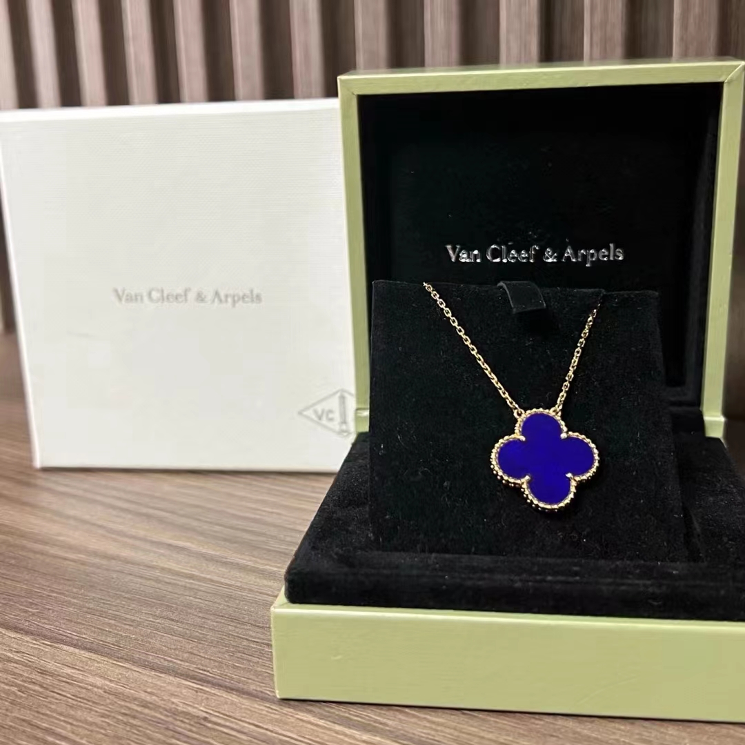 Van Cleef & Arpels pendant necklace