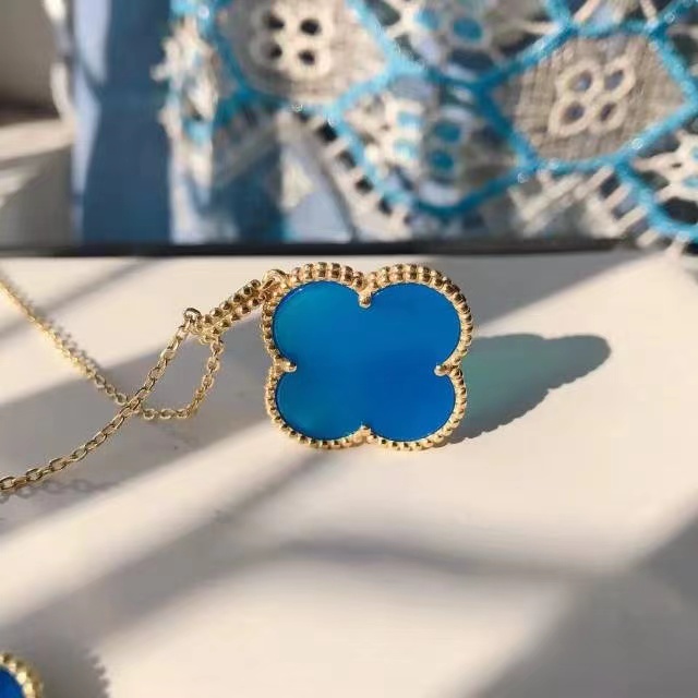 Van Cleef & Arpels pendant necklace