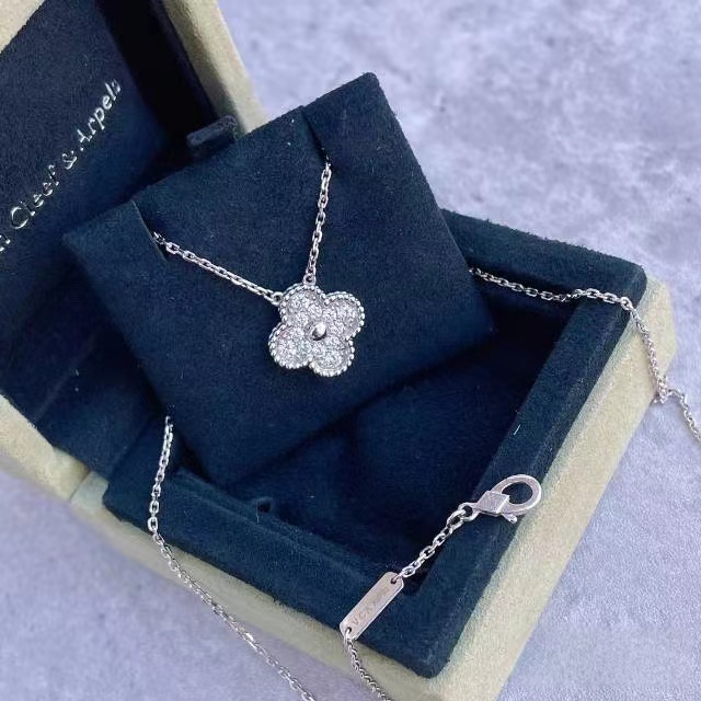 Van Cleef & Arpels  necklace