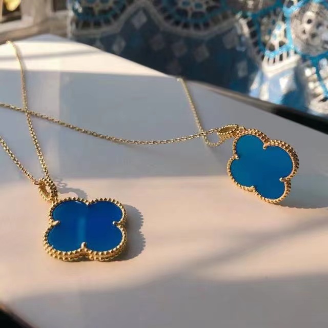 Van Cleef & Arpels pendant necklace