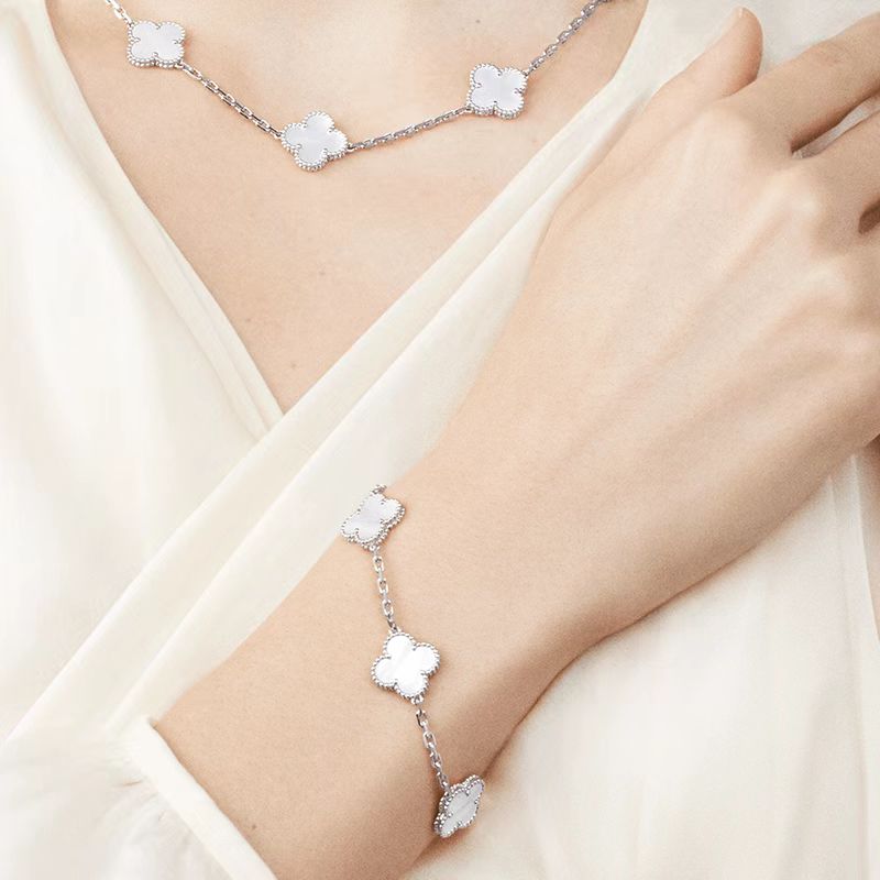 Van Cleef & Arpels Bracelets