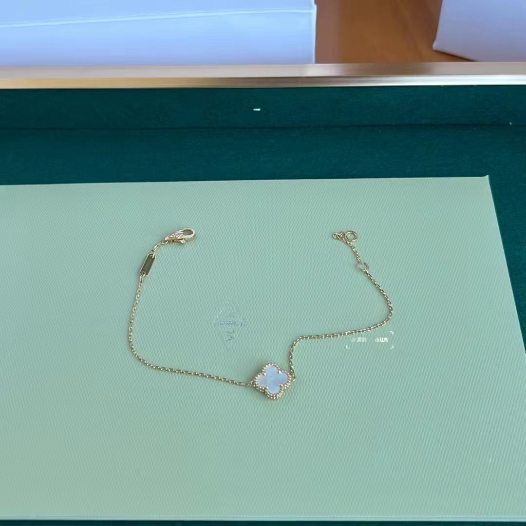 Van Cleef & Arpels Bracelets