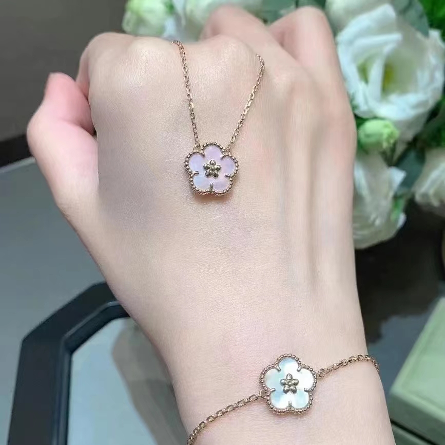 Van Cleef & Arpels Bracelets