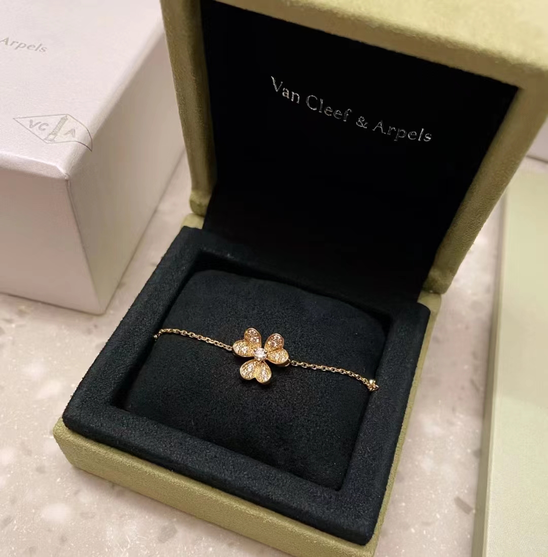 Van Cleef & Arpels Bracelets