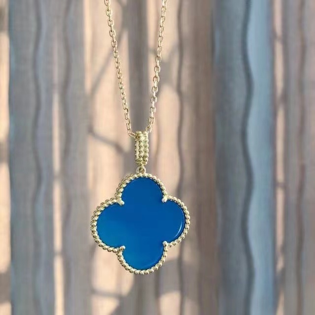 Van Cleef & Arpels pendant necklace