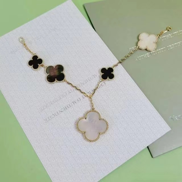 Van Cleef & Arpels Bracelets