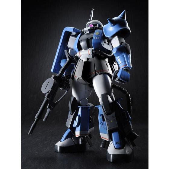 Bandai Mg 1/100 Ms-06r-1 Zaku Ii Yuma Lightning's Custom Plastic Model Kit