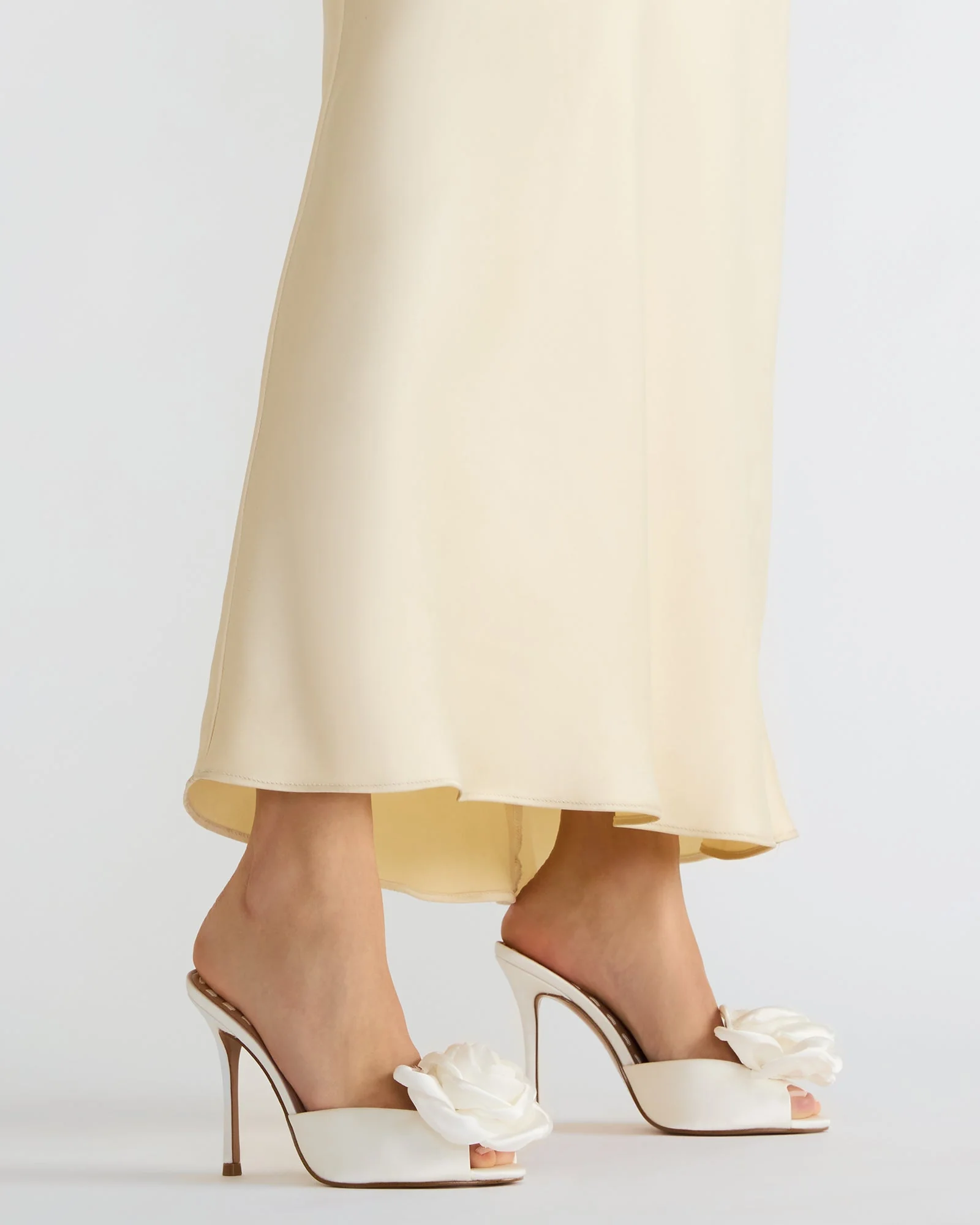 PRIYA FLOWER IVORY SATIN