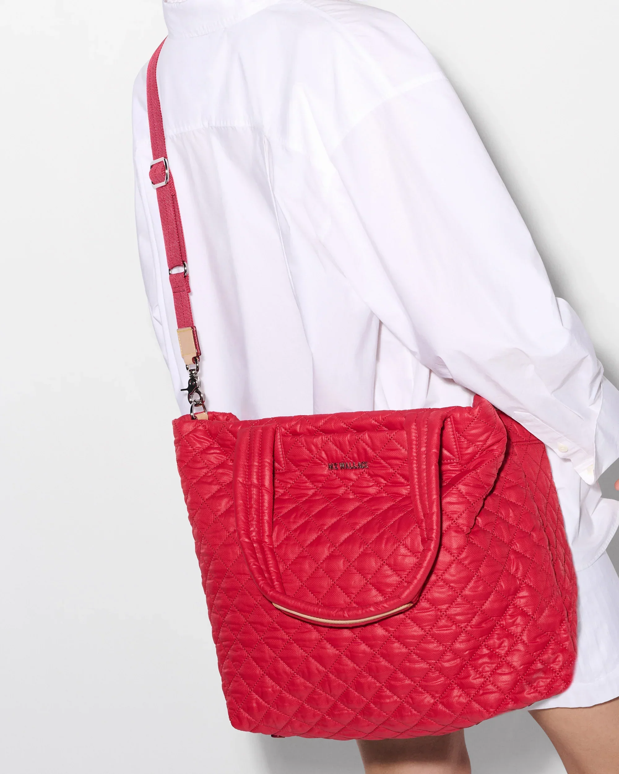 Apple Medium Metro Tote Deluxe