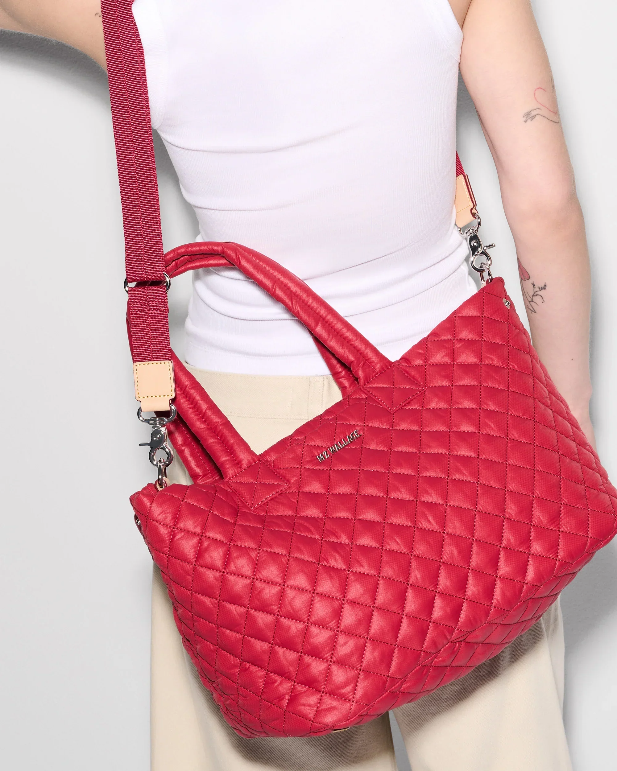 Apple Medium Metro City Tote