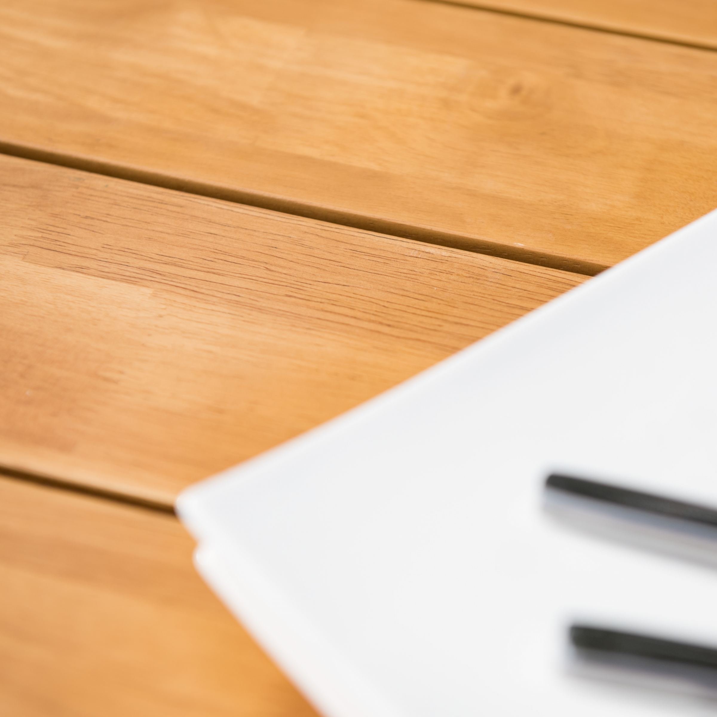 Table de jardin ronde en aluminium et bois teck 8 places (D140 cm) Bali Blanc - Action-sport36