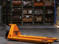 Transpallet manuale Beta 3069 a ruota doppia con battistrada in PU,portata 2,5 t