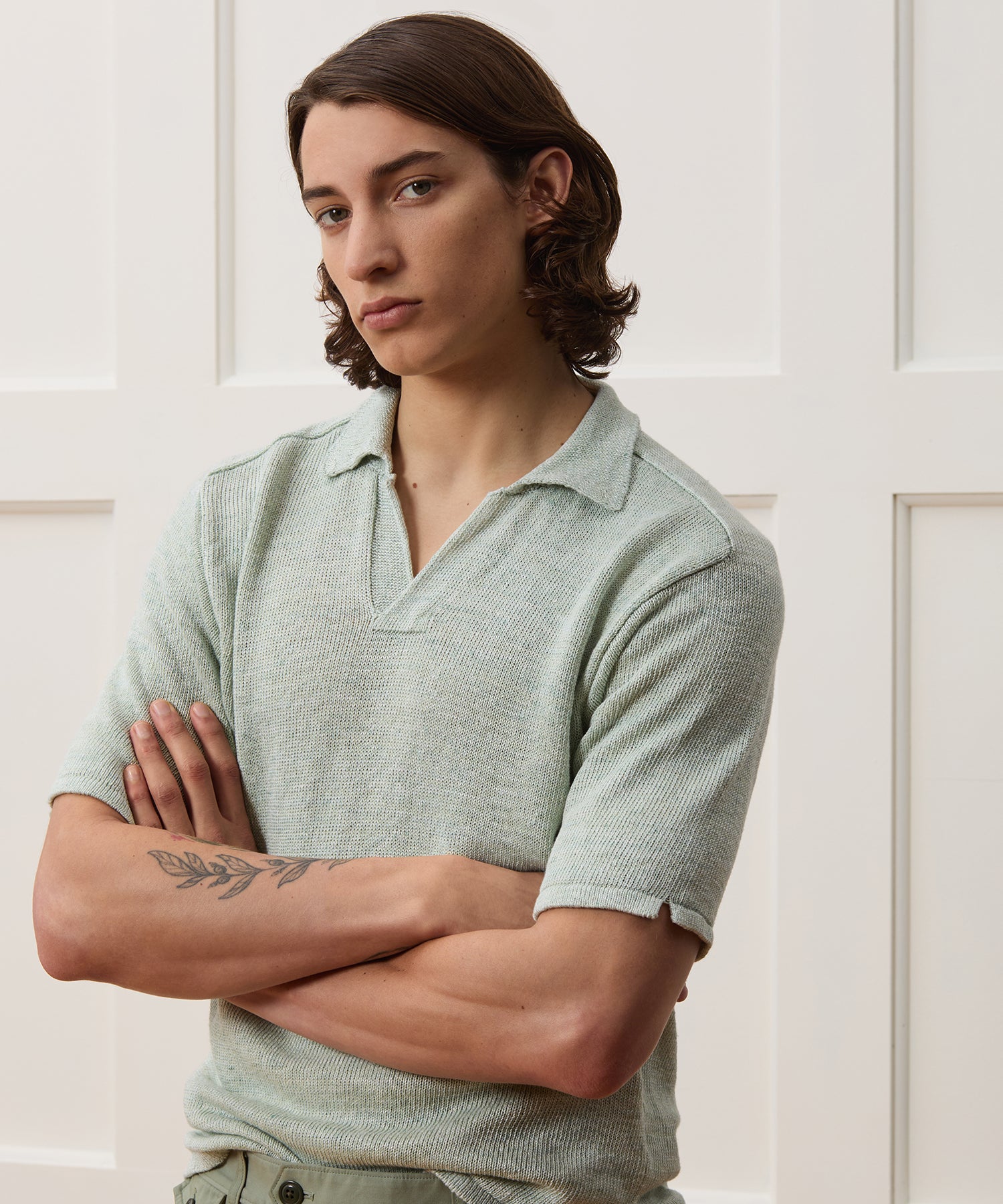 Inis Meáin Washed Linen Henley Polo in Green Marl