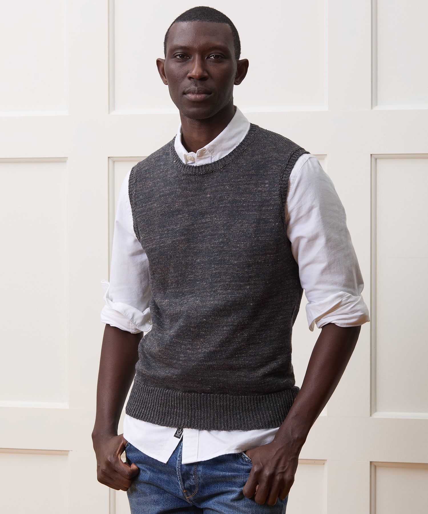 Inis Meáin Linen Crewneck Vest in Charcoal Marl