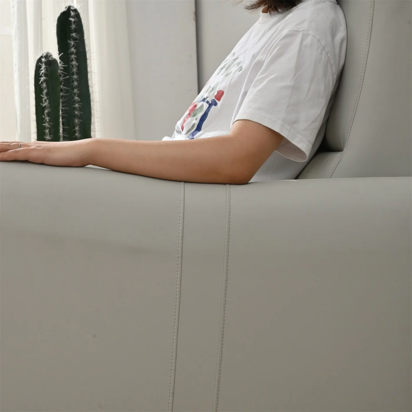 PU Leather Wall?Hugger Power Recliner Chair with USB?C & 330?lbs Capacity