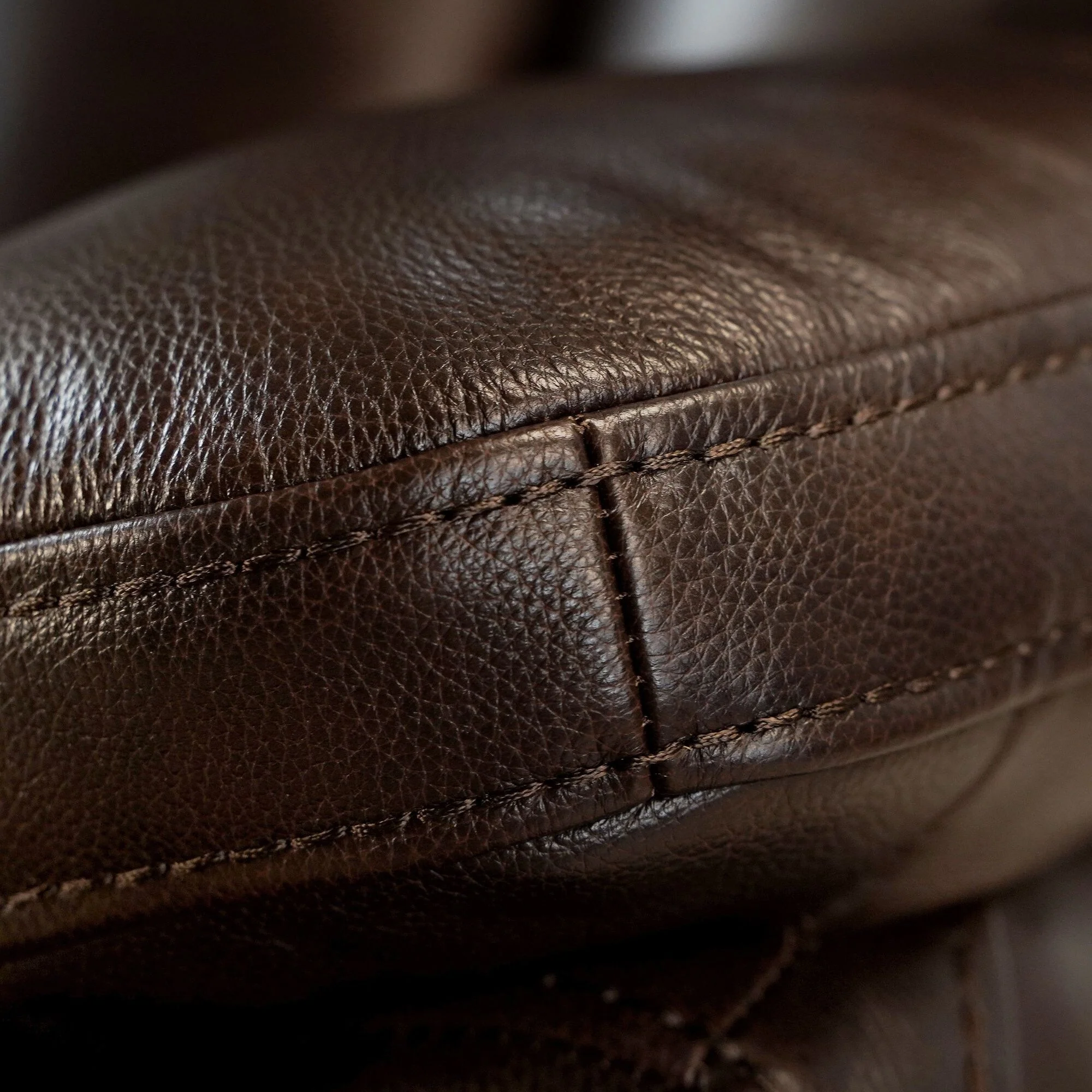 Top Grain Leather Power Recliner Chair Adjustable Headrest Extendable Footrest Zero Gravity Recliner