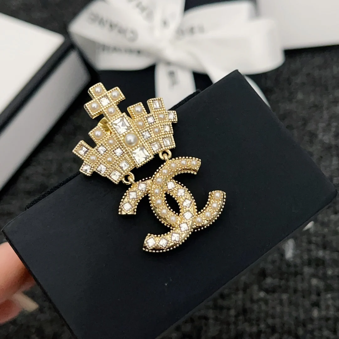 BCB021 CC crystal crown brooch pin - ccjewelryacc