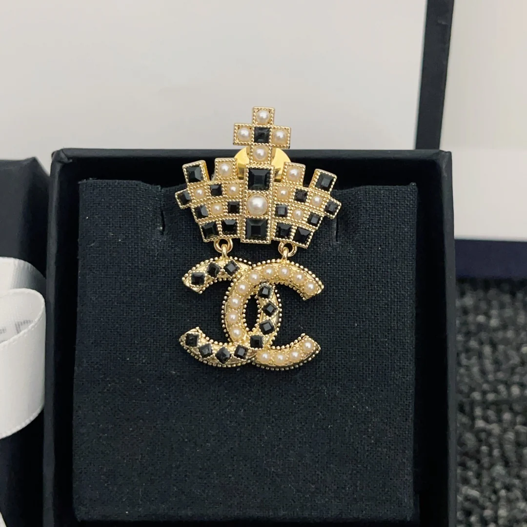 BCB021 CC crystal crown brooch pin - ccjewelryacc