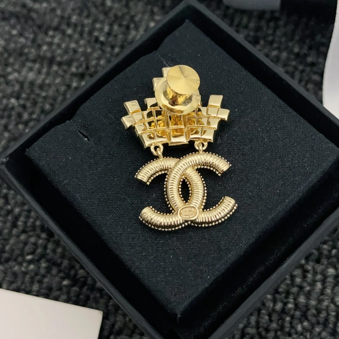 BCB021 CC crystal crown brooch pin - ccjewelryacc