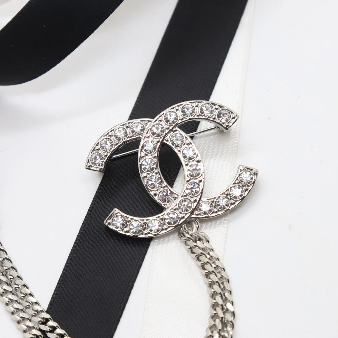 BCB105 Crystal CC Logo and heart with chain tassels brooch - ccjewelryacc