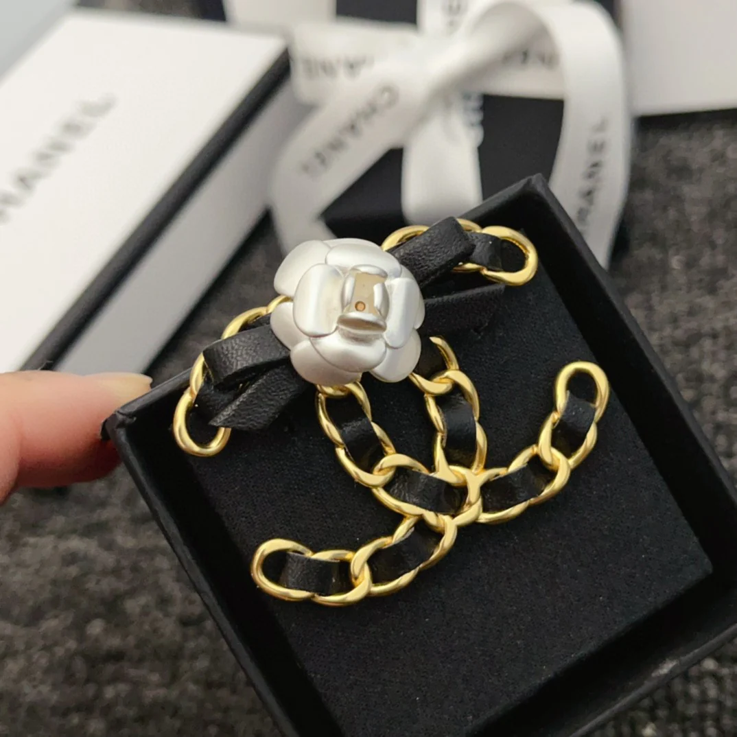 BCB034 Metal leater camellia CC logo brooch pin - ccjewelryacc