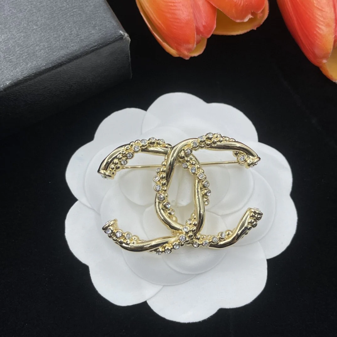 BCB056 Twist metal crystal CC logo brooch - ccjewelryacc
