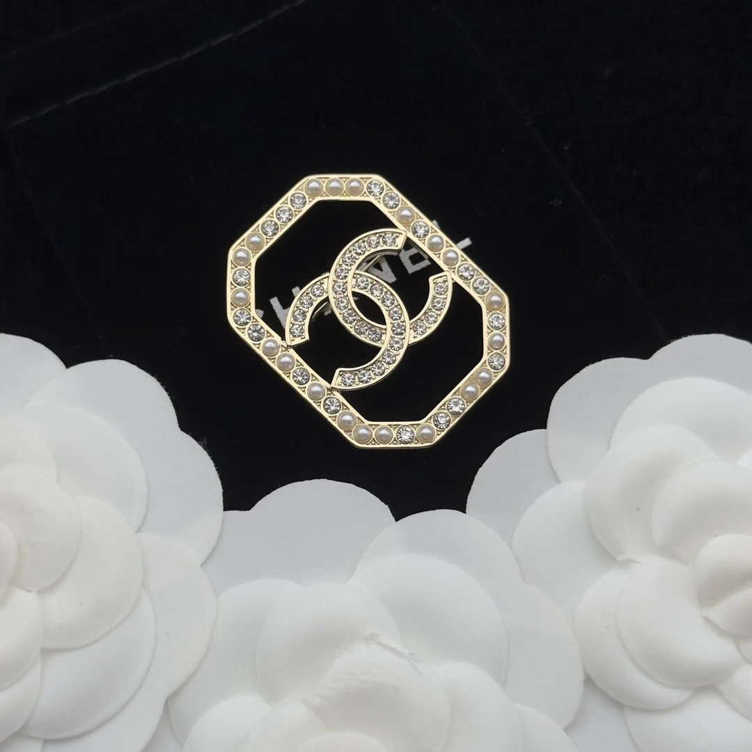 BCB205 Square hollow-out pearl and crystal with CC logo brooch pin - ccjewelryacc