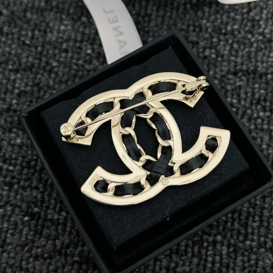 BCB077 Metal and leather cc logo brooch pin with crystal - ccjewelryacc