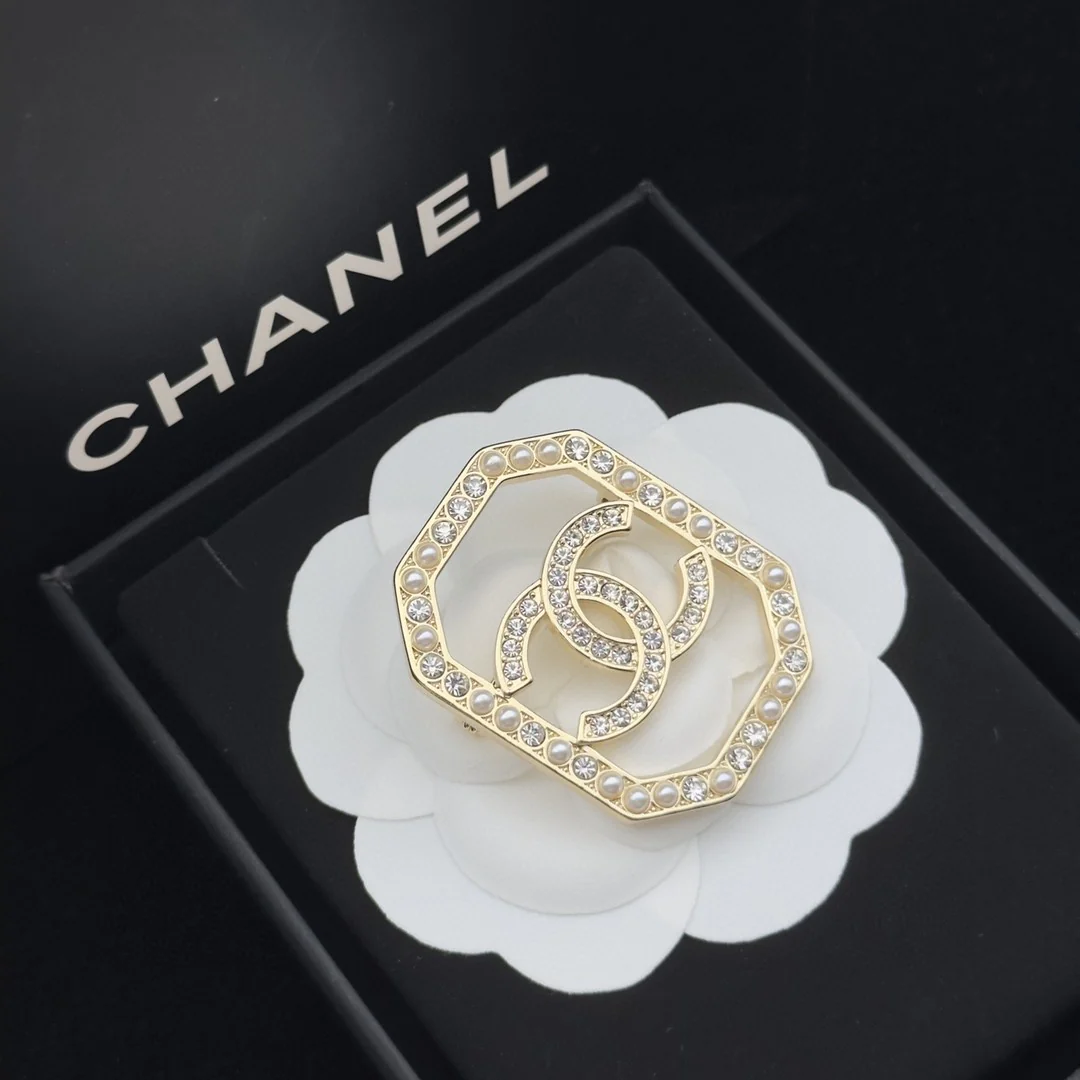BCB205 Square hollow-out pearl and crystal with CC logo brooch pin - ccjewelryacc