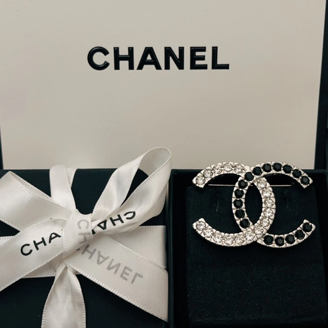 BCB033 Rhinestone and black stone CC brooch - ccjewelryacc