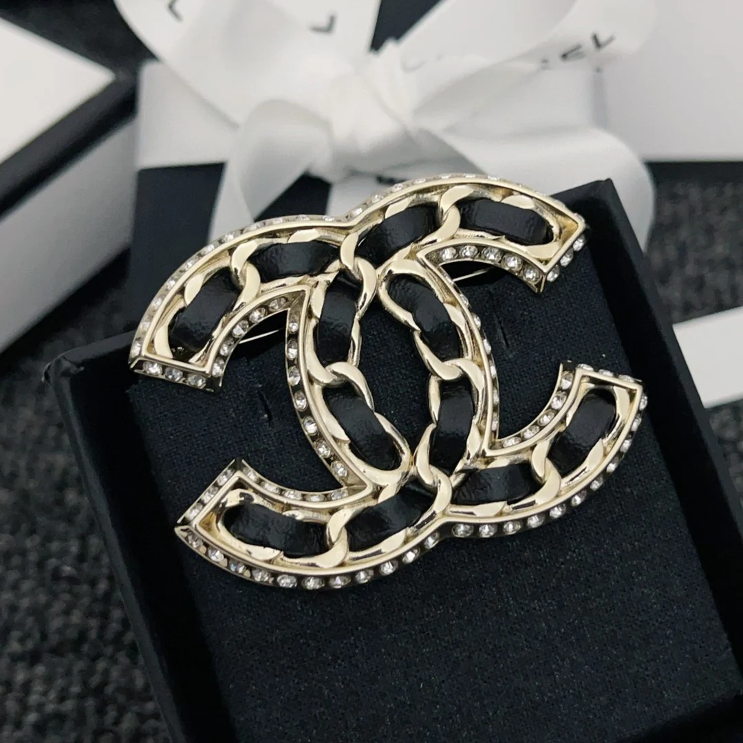 BCB077 Metal and leather cc logo brooch pin with crystal - ccjewelryacc