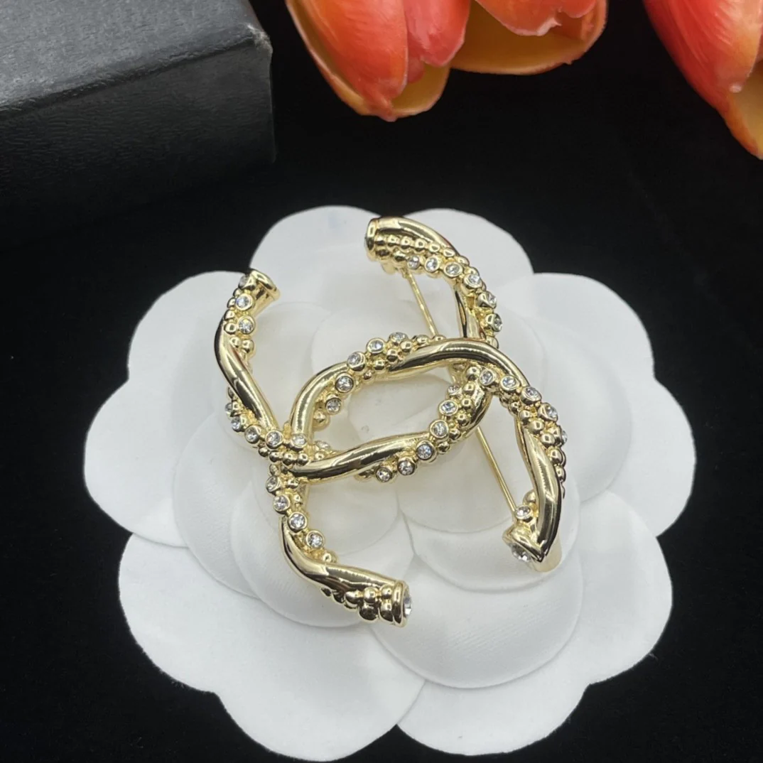 BCB056 Twist metal crystal CC logo brooch - ccjewelryacc
