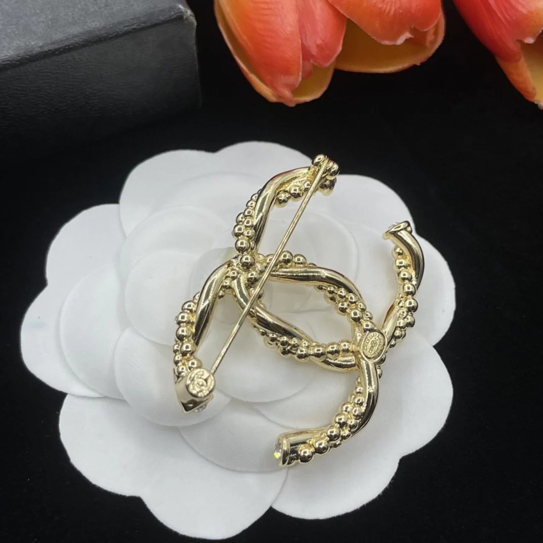 BCB056 Twist metal crystal CC logo brooch - ccjewelryacc
