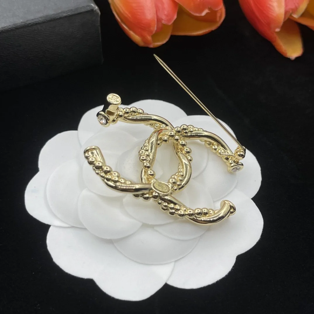 BCB056 Twist metal crystal CC logo brooch - ccjewelryacc