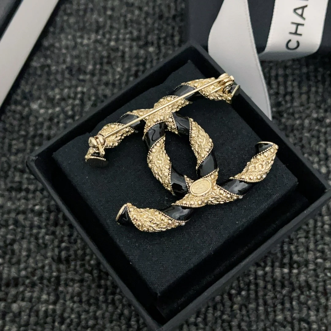 BCB042 CC Logo torsade brooch - ccjewelryacc
