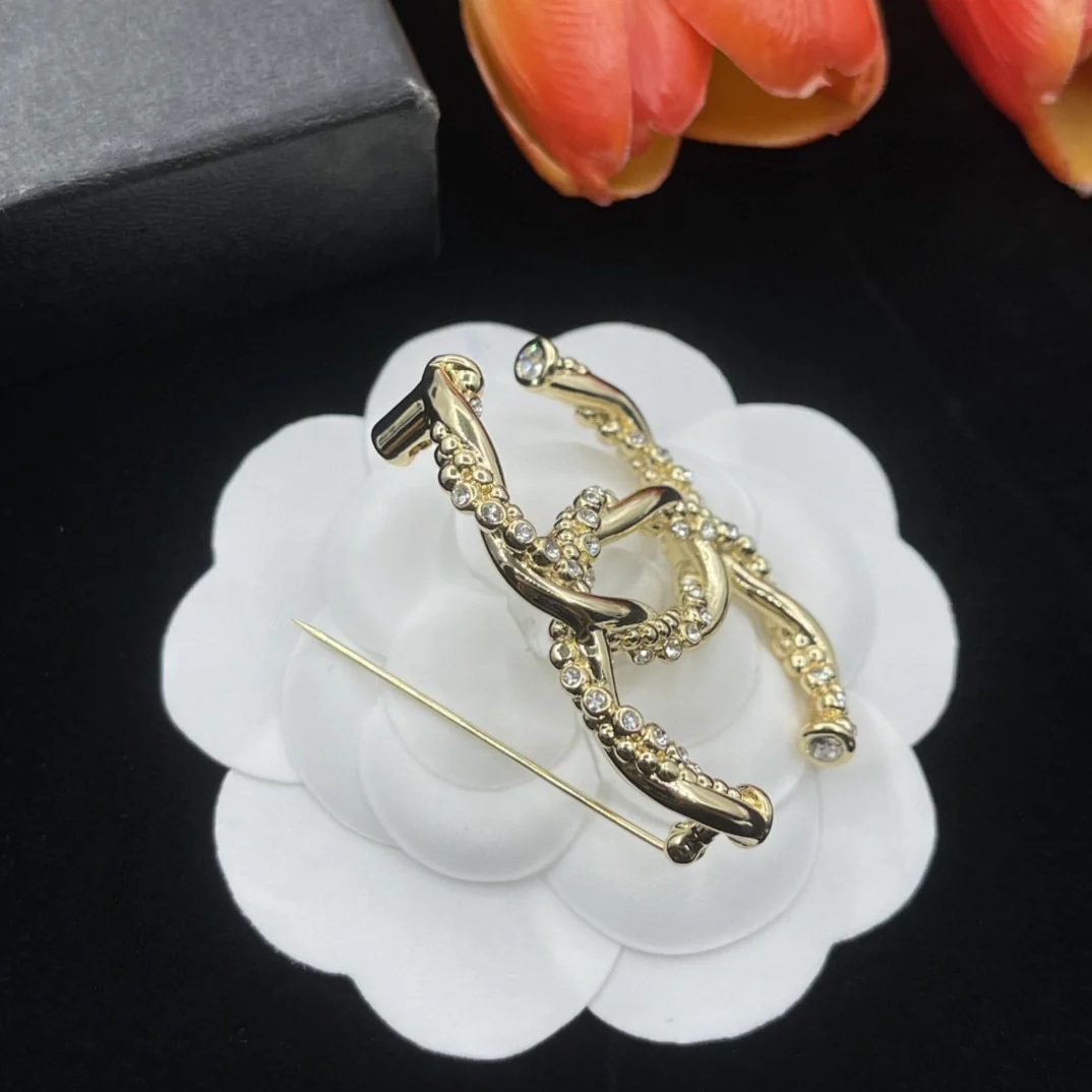 BCB056 Twist metal crystal CC logo brooch - ccjewelryacc