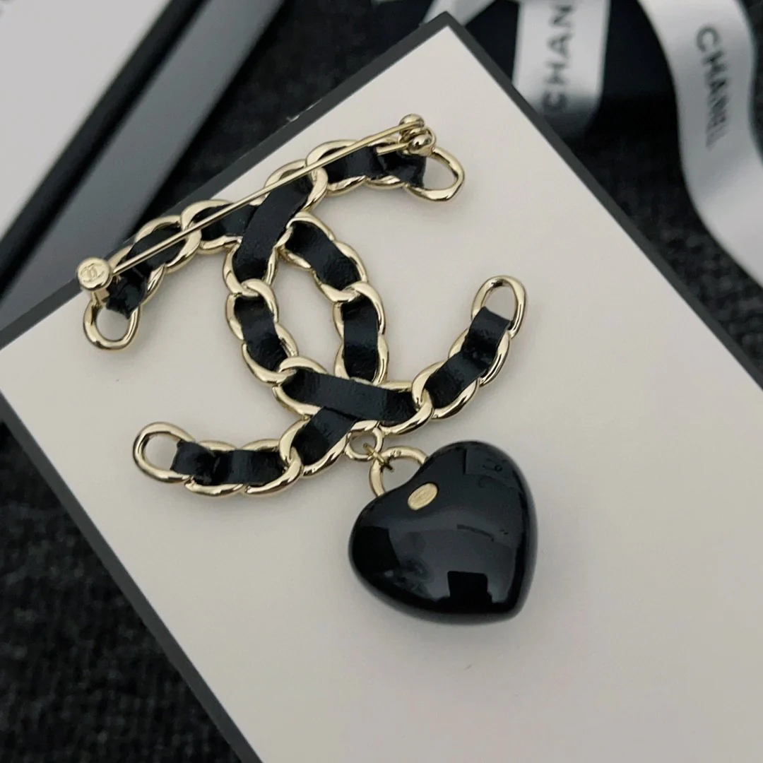 BCB064 Metal leather CC logo and heart pendant brooch pines - ccjewelryacc