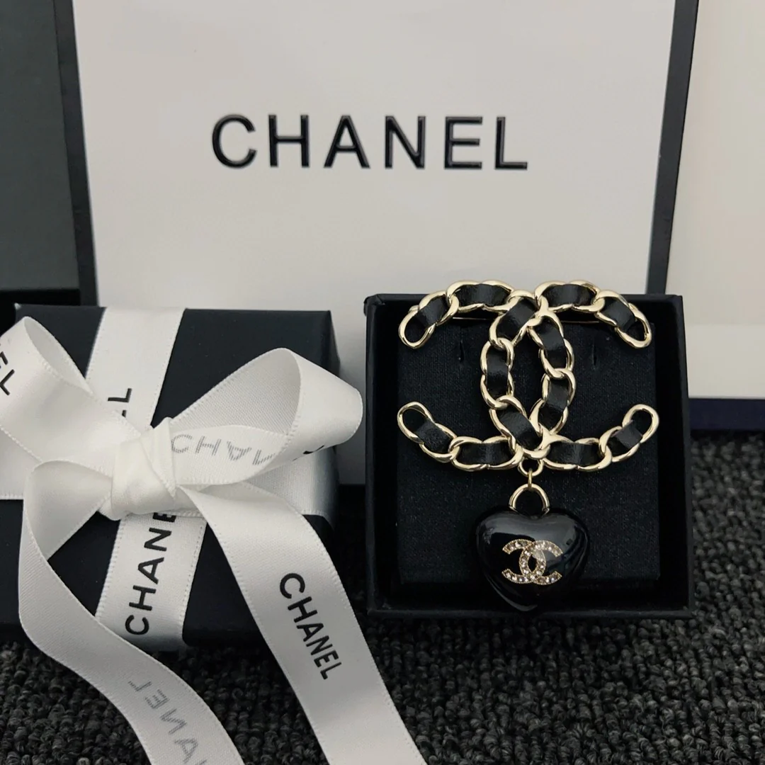 BCB064 Metal leather CC logo and heart pendant brooch pines - ccjewelryacc