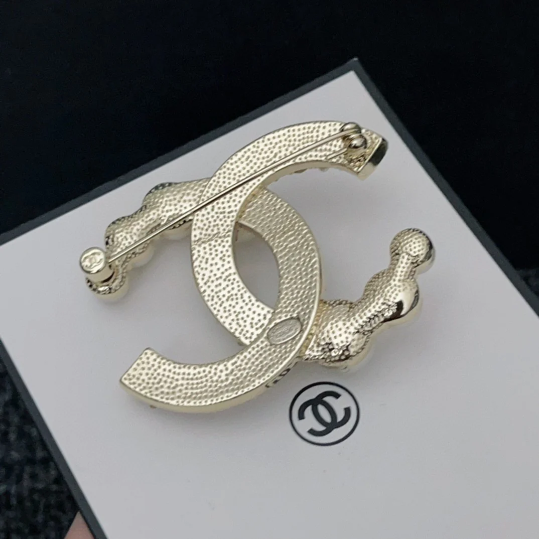 BCB069 Crystal and pearl CC brooch pines - ccjewelryacc