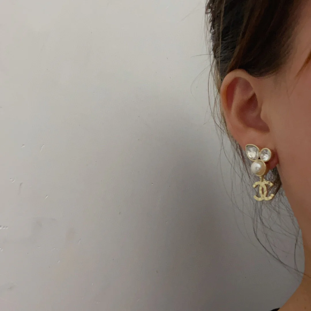 CCE112 Special-shaped crystal cc logo earring - ccjewelryacc