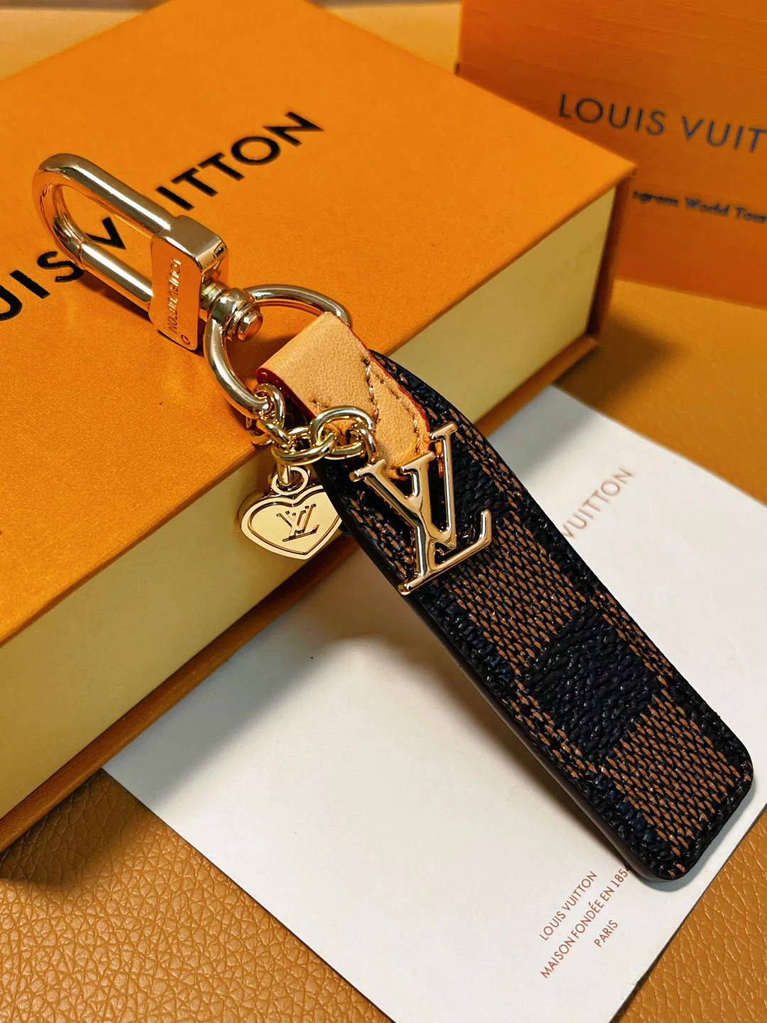 LVK102 Luxury designer Chromatic Keychain - ccjewelryacc