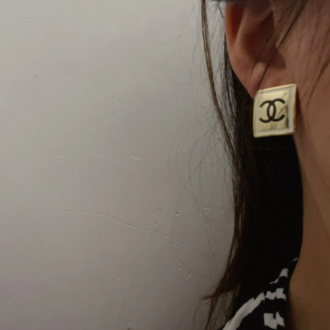 CCE192 Metal square with cc logo stud earring - ccjewelryacc