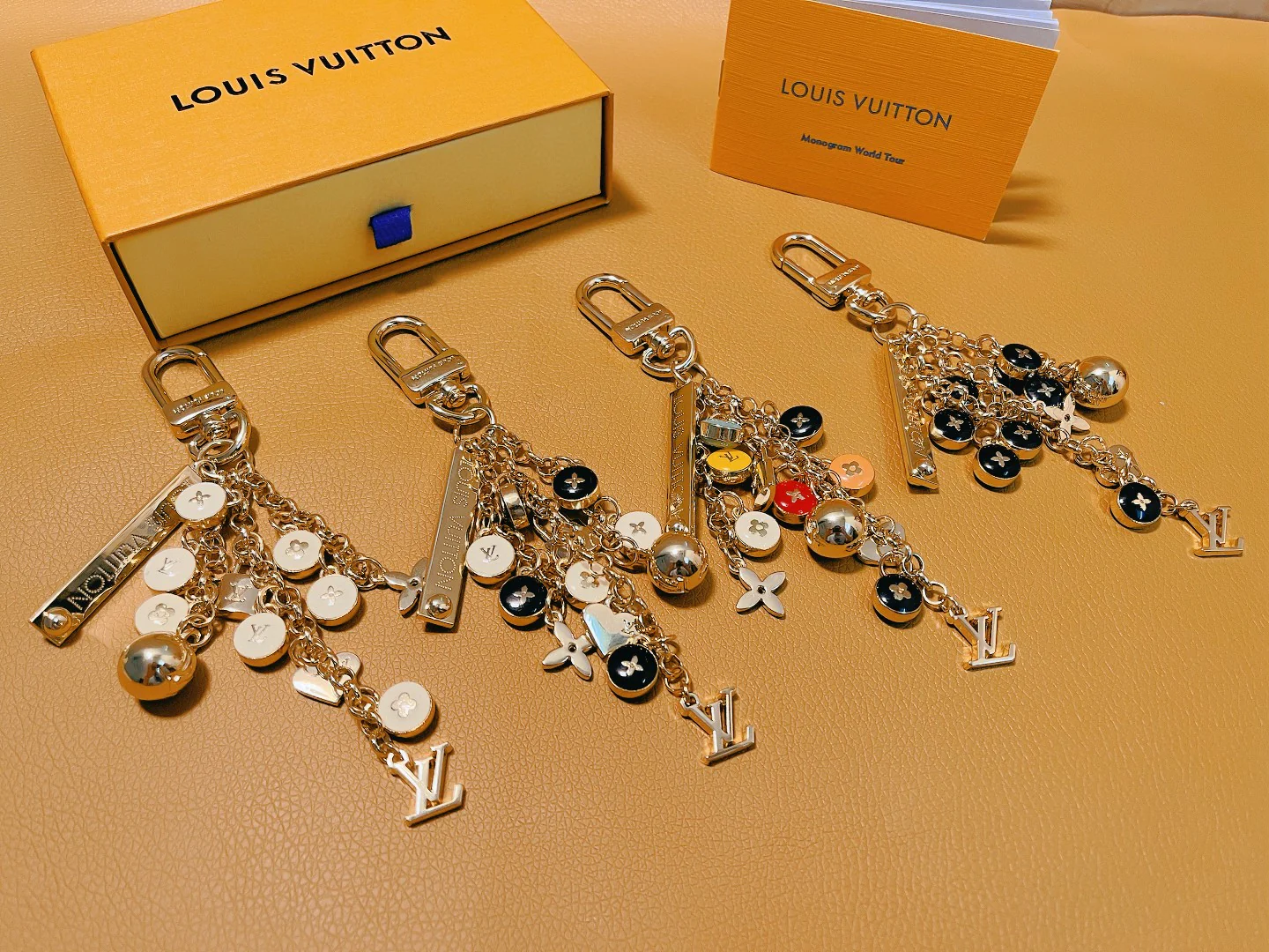 LVK098 Luxury designer Chromatic Keychain - ccjewelryacc