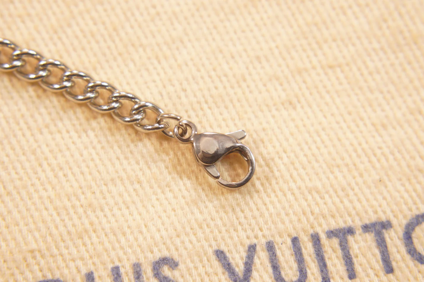 LVN054 High Quality Luxury Designer Key Pendant Necklace - ccjewelryacc