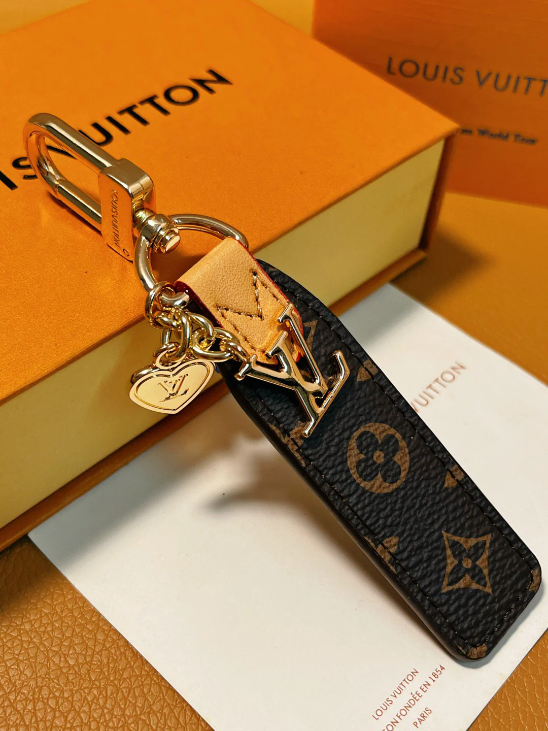 LVK102 Luxury designer Chromatic Keychain - ccjewelryacc