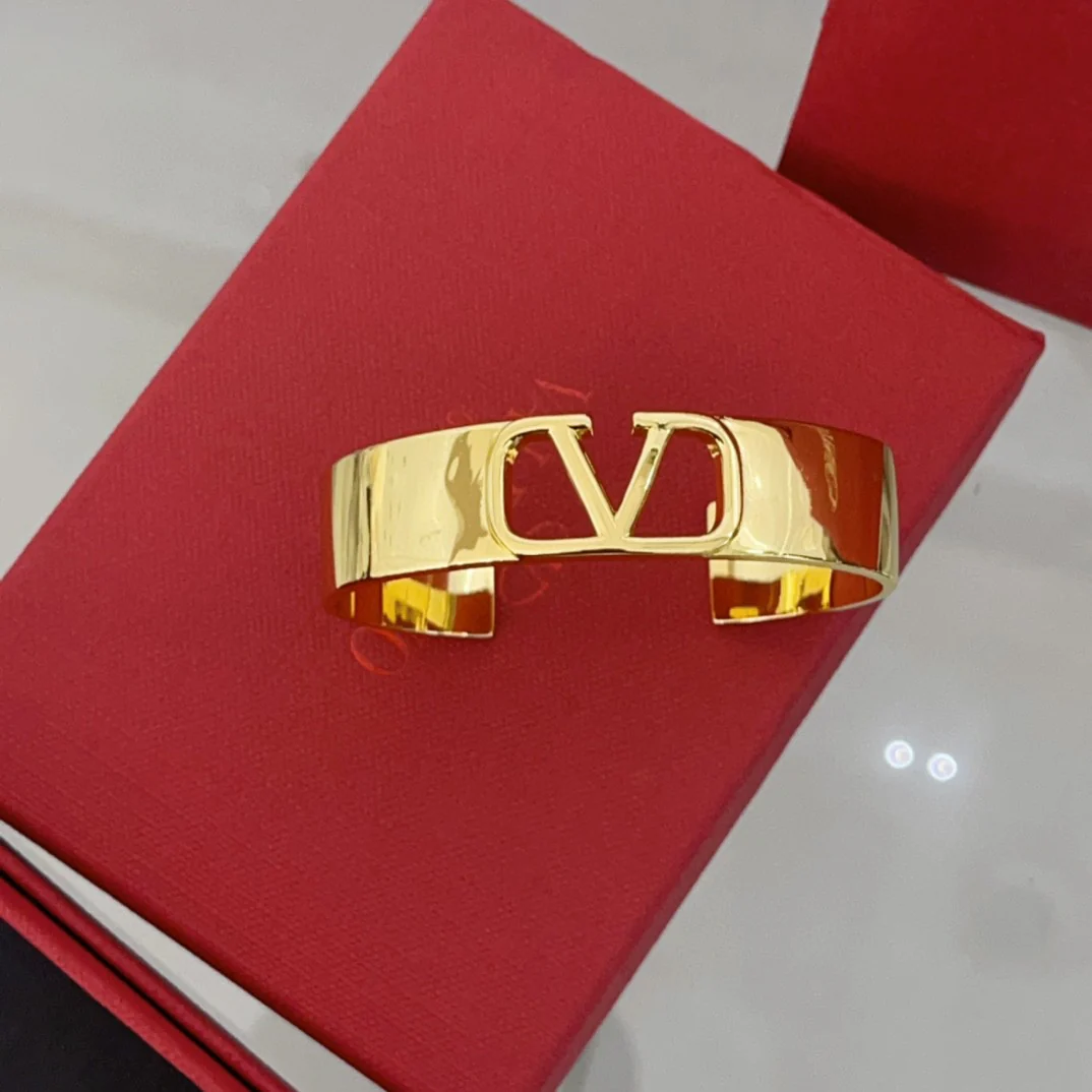 VTS002 Metal V logo bangle bracelet - ccjewelryacc