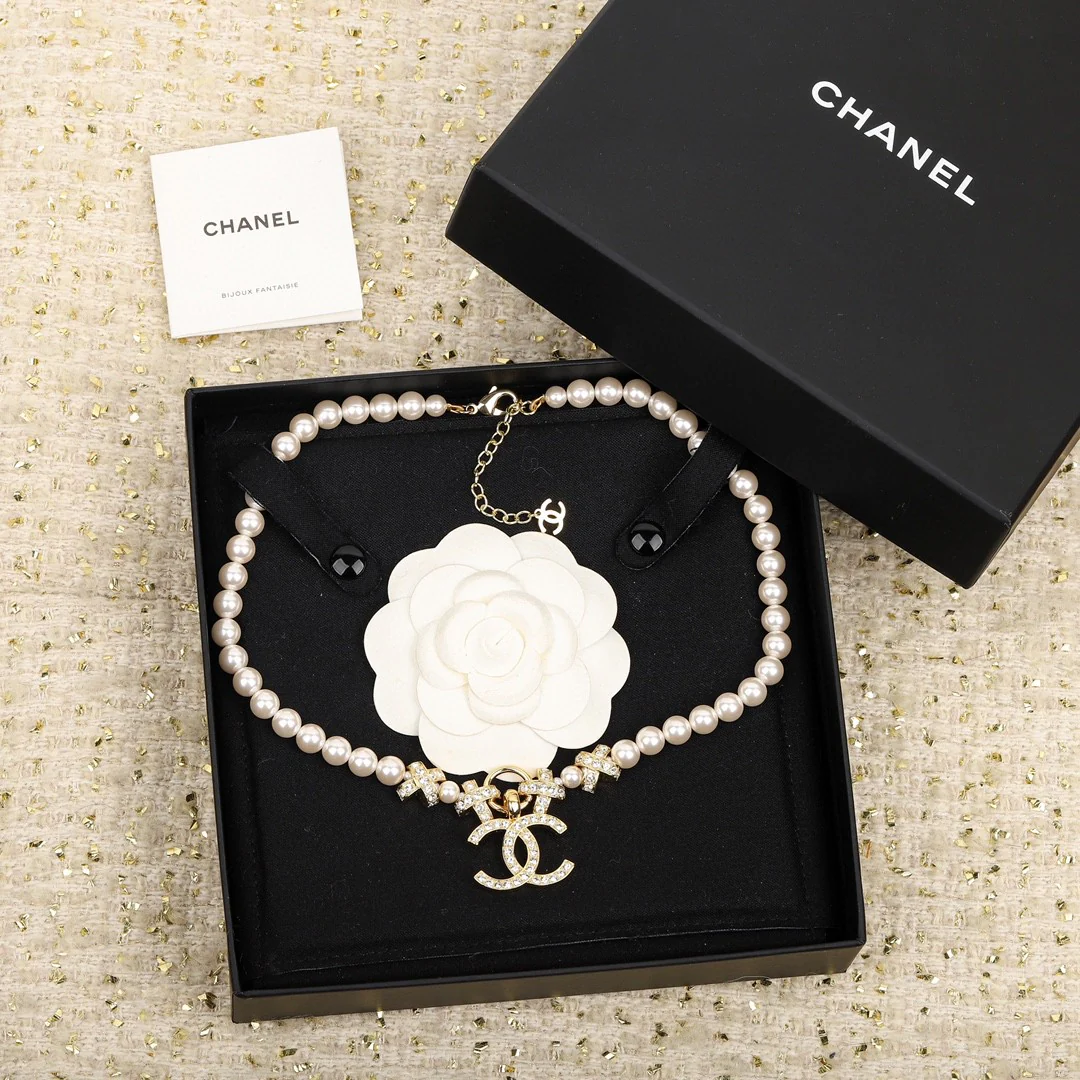 CCN287 Pearl chain with CC Logo pendant necklace - ccjewelryacc