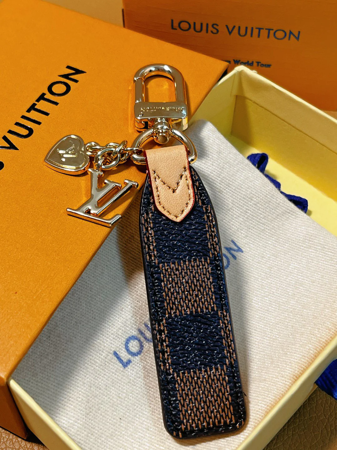 LVK102 Luxury designer Chromatic Keychain - ccjewelryacc